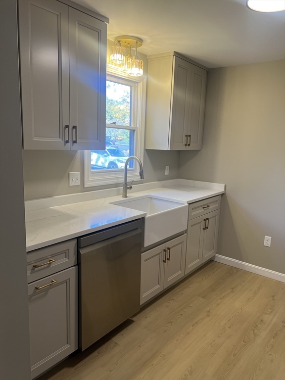 192 Pleasant St, Leominster, Massachusetts, 2 Bedrooms Bedrooms, 5 Rooms Rooms,1.5 BathroomsBathrooms,Residential,For Sale,Pleasant St,73449899