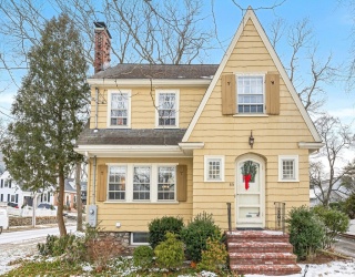 89 Lovell Rd, Melrose, Massachusetts, 3 Bedrooms Bedrooms, 7 Rooms Rooms,2 BathroomsBathrooms,Residential,For Sale,Lovell Rd,73466246