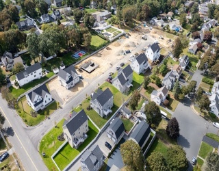 62 High Street, Stoneham, Massachusetts, 4 Bedrooms Bedrooms, 9 Rooms Rooms,2.5 BathroomsBathrooms,Residential,For Sale,High Street,73466281