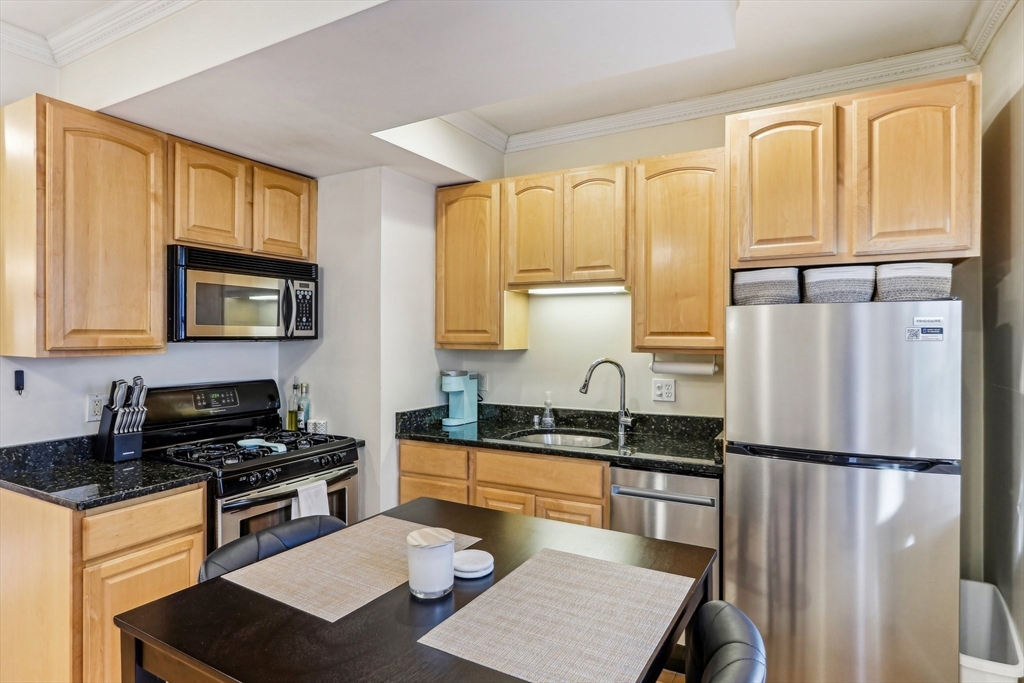 487 E Seventh St, Boston, Massachusetts, 1 Bedroom Bedrooms, 2 Rooms Rooms,1 BathroomBathrooms,Residential Lease,For Rent,E Seventh St,73466286