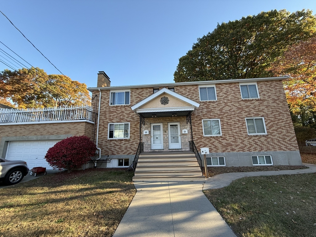 21 Maplewood Street, Boston, Massachusetts, 2 Bedrooms Bedrooms, 3 Rooms Rooms,1 BathroomBathrooms,Residential Lease,For Rent,Maplewood Street,73466297