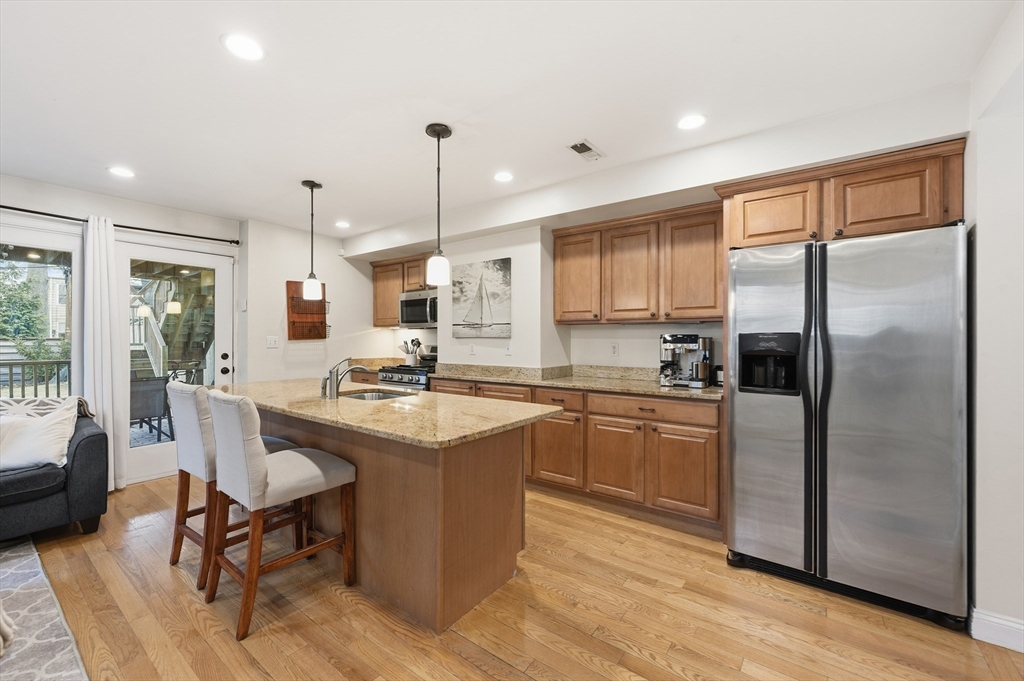 840 East 4th St, Boston, Massachusetts, 2 Bedrooms Bedrooms, 4 Rooms Rooms,1 BathroomBathrooms,Residential,For Sale,East 4th St,73466339