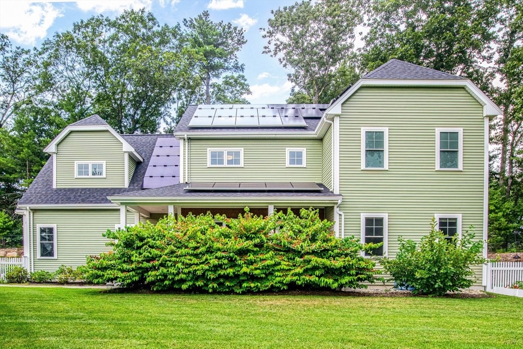 1 Norway Farms Dr, Norfolk, Massachusetts, 4 Bedrooms Bedrooms, 11 Rooms Rooms,3.5 BathroomsBathrooms,Residential,For Sale,Norway Farms Dr,73466336