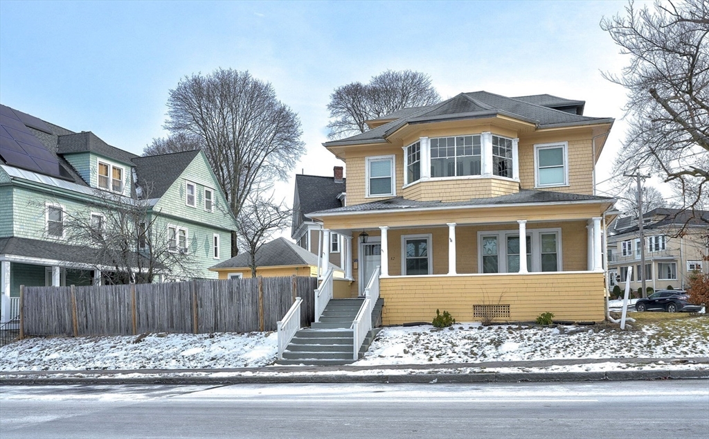 82 Blue Hill Ave, Milton, Massachusetts, 5 Bedrooms Bedrooms, 8 Rooms Rooms,2 BathroomsBathrooms,Residential,For Sale,Blue Hill Ave,73466365