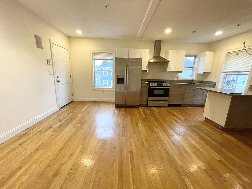 128 Hillside Street, Boston, Massachusetts, 4 Bedrooms Bedrooms, 6 Rooms Rooms,1 BathroomBathrooms,Residential Lease,For Rent,Hillside Street,72766932