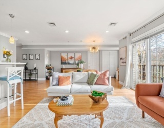 4 Forge Pond, Canton, Massachusetts, 2 Bedrooms Bedrooms, 5 Rooms Rooms,2 BathroomsBathrooms,Residential,For Sale,Forge Pond,73466283