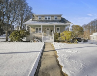 9 Park Street, Shrewsbury, Massachusetts, 4 Bedrooms Bedrooms, 7 Rooms Rooms,1.5 BathroomsBathrooms,Residential Lease,For Rent,Park Street,73466302