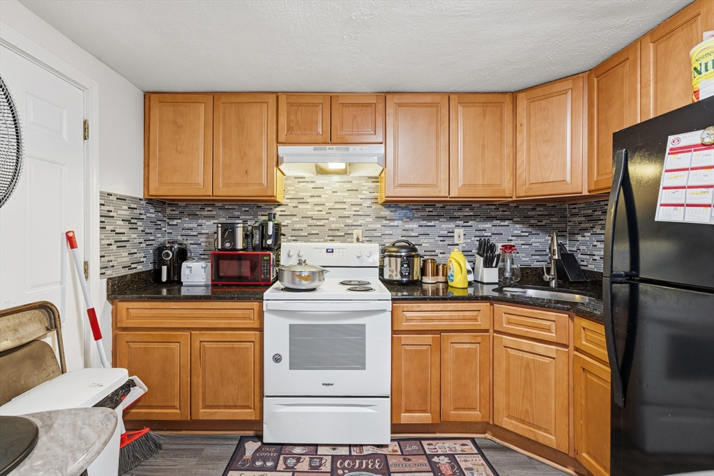 29 Auna Dr, Brockton, Massachusetts, 2 Bedrooms Bedrooms, 4 Rooms Rooms,1 BathroomBathrooms,Residential,For Sale,Auna Dr,73466442