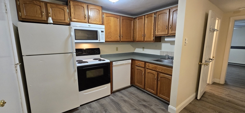 19 Church St, North Attleboro, Massachusetts, 1 Bedroom Bedrooms, 3 Rooms Rooms,1 BathroomBathrooms,Residential Lease,For Rent,Church St,73466471