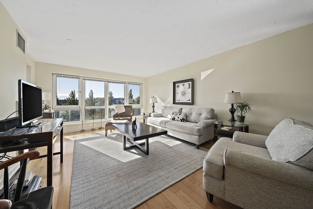 2001 Marina Drive, Quincy, Massachusetts, 1 Bedroom Bedrooms, 4 Rooms Rooms,1 BathroomBathrooms,Residential Lease,For Rent,Marina Drive,73439492