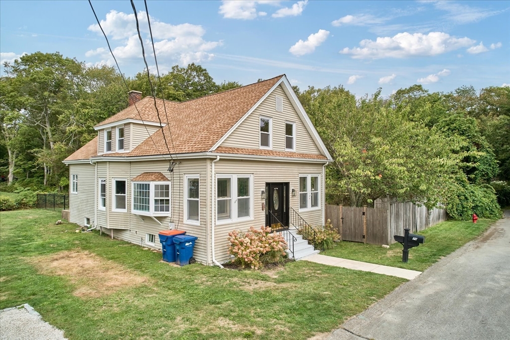 70 Hathaway St, Fairhaven, Massachusetts, 5 Bedrooms Bedrooms, 8 Rooms Rooms,2 BathroomsBathrooms,Residential,For Sale,Hathaway St,73432864