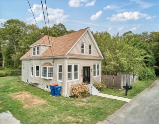 70 Hathaway St, Fairhaven, Massachusetts, 5 Bedrooms Bedrooms, 8 Rooms Rooms,2 BathroomsBathrooms,Residential,For Sale,Hathaway St,73432864