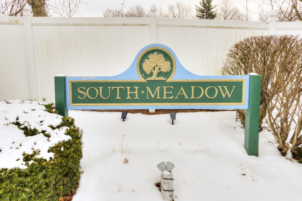 65 Brookdale Cir, Shrewsbury, Massachusetts, 2 Bedrooms Bedrooms, 6 Rooms Rooms,2.5 BathroomsBathrooms,Residential,For Sale,Brookdale Cir,73466515