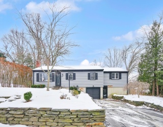 14 Briarcliff Dr, Agawam, Massachusetts, 4 Bedrooms Bedrooms, 8 Rooms Rooms,2 BathroomsBathrooms,Residential,For Sale,Briarcliff Dr,73466528