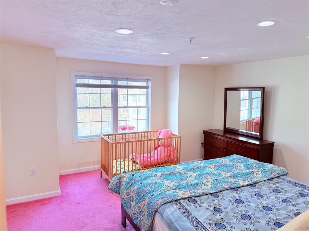 140 Stedman St, Chelmsford, Massachusetts, 2 Bedrooms Bedrooms, 5 Rooms Rooms,1.5 BathroomsBathrooms,Residential Lease,For Rent,Stedman St,73466535