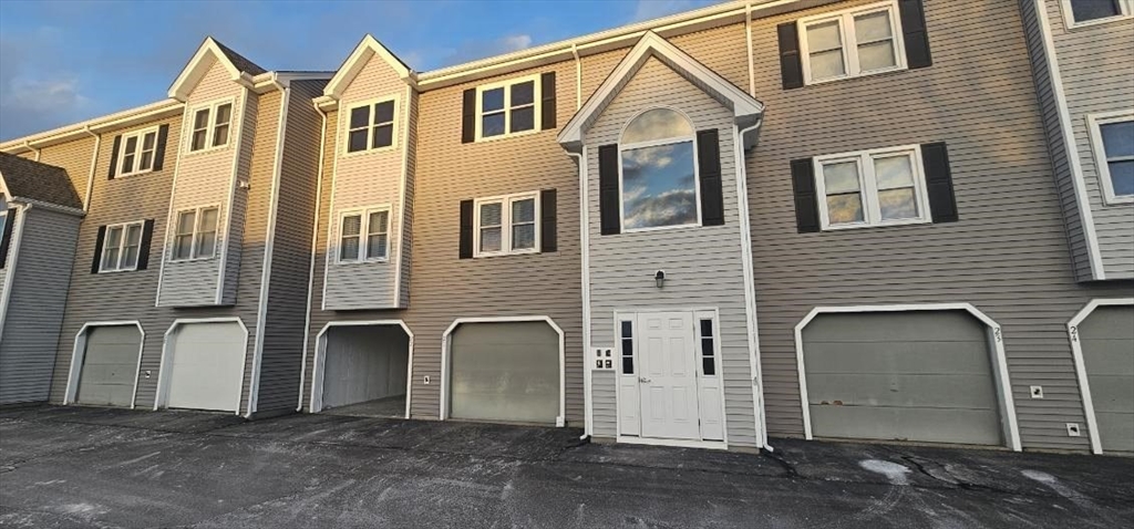 94 Tennis Plaza Rd, Dracut, Massachusetts, 2 Bedrooms Bedrooms, 5 Rooms Rooms,1 BathroomBathrooms,Residential Lease,For Rent,Tennis Plaza Rd,73466536