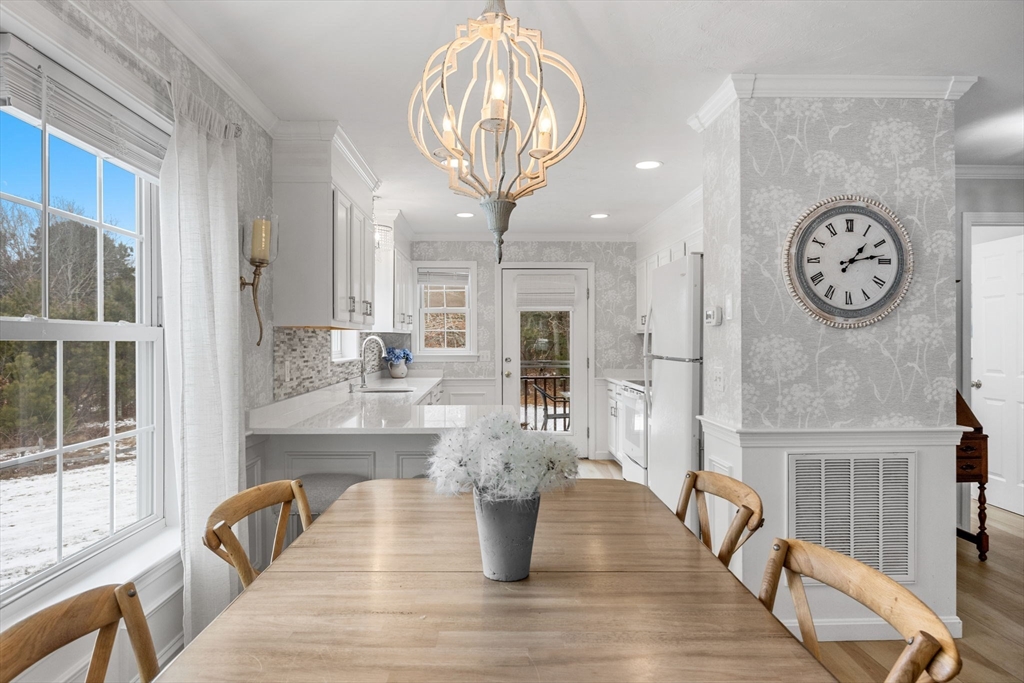 32 Carleton St, Wareham, Massachusetts, 2 Bedrooms Bedrooms, 5 Rooms Rooms,2 BathroomsBathrooms,Residential,For Sale,Carleton St,73466542