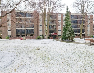 66 Main St, Stoneham, Massachusetts, 2 Bedrooms Bedrooms, 5 Rooms Rooms,1 BathroomBathrooms,Residential,For Sale,Main St,73466608