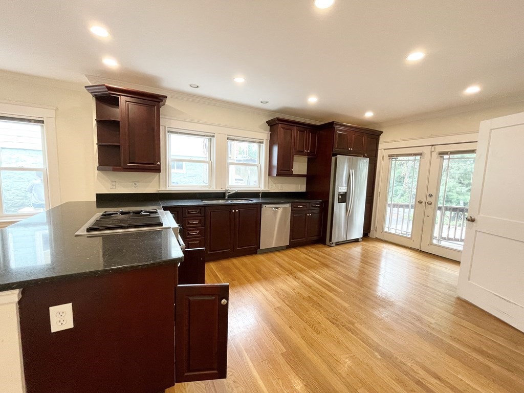 15 Sunset Street, Boston, Massachusetts, 5 Bedrooms Bedrooms, 7 Rooms Rooms,2 BathroomsBathrooms,Residential Lease,For Rent,Sunset Street,72767005