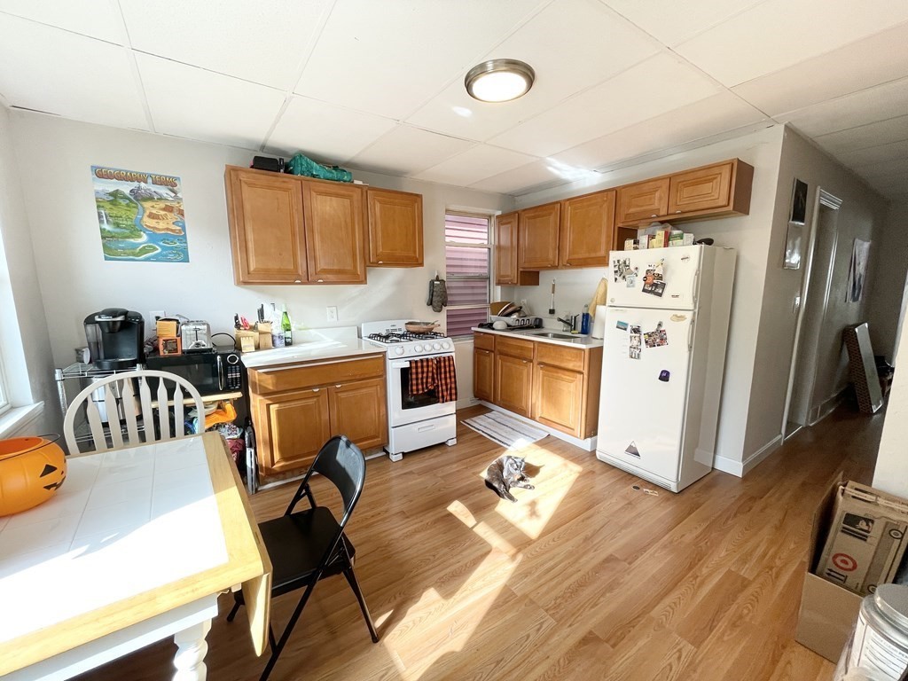 1572 Tremont Street, Boston, Massachusetts, 3 Bedrooms Bedrooms, 6 Rooms Rooms,1.5 BathroomsBathrooms,Residential Lease,For Rent,Tremont Street,72779025
