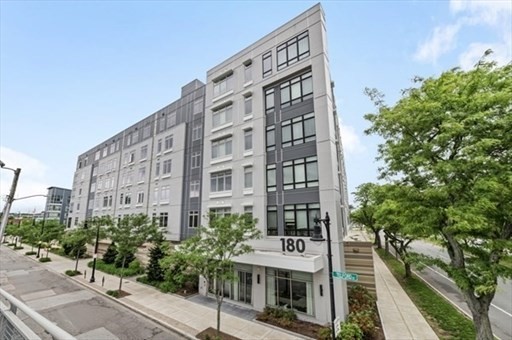 180 Telford St, Boston, Massachusetts, 1 Bedroom Bedrooms, 3 Rooms Rooms,1 BathroomBathrooms,Residential,For Sale,Telford St,73466570