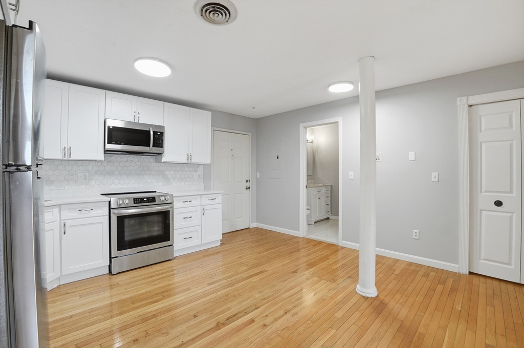 96 Old Colony Avenue, Taunton, Massachusetts, 1 Bedroom Bedrooms, 6 Rooms Rooms,1 BathroomBathrooms,Residential,For Sale,Old Colony Avenue,73466634