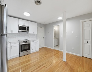 96 Old Colony Avenue, Taunton, Massachusetts, 1 Bedroom Bedrooms, 6 Rooms Rooms,1 BathroomBathrooms,Residential,For Sale,Old Colony Avenue,73466634