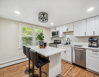 13 Myles Standish Dr, Haverhill, Massachusetts, 2 Bedrooms Bedrooms, 5 Rooms Rooms,1 BathroomBathrooms,Residential Lease,For Rent,Myles Standish Dr,73466644