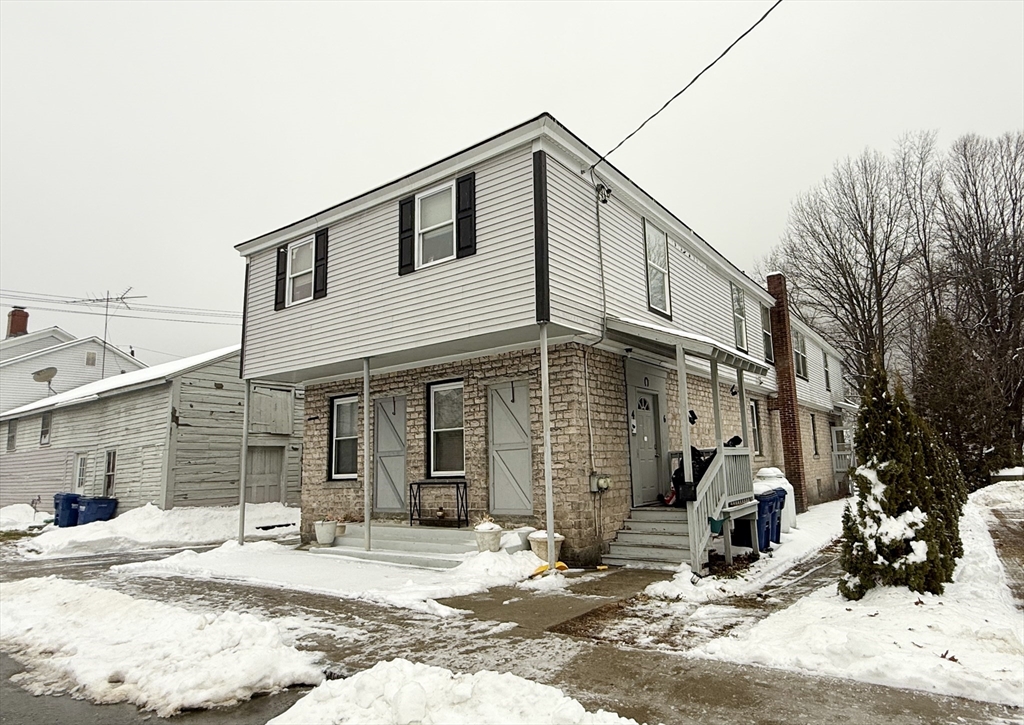 4-6 Maple St, Chester, Massachusetts, 4 Bedrooms Bedrooms, 10 Rooms Rooms,2 BathroomsBathrooms,Residential Income,For Sale,Maple St,73466650