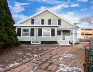 79 Brookline St, Lynn, Massachusetts, 3 Bedrooms Bedrooms, 6 Rooms Rooms,1 BathroomBathrooms,Residential,For Sale,Brookline St,73466657