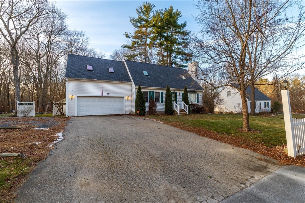 369 Cooper Rd, Northbridge, Massachusetts, 5 Bedrooms Bedrooms, 5 Rooms Rooms,3 BathroomsBathrooms,Residential,For Sale,Cooper Rd,73461499