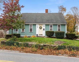 330 Mount Hope Street, North Attleboro, Massachusetts, 3 Bedrooms Bedrooms, 10 Rooms Rooms,1.5 BathroomsBathrooms,Residential,For Sale,Mount Hope Street,73451419