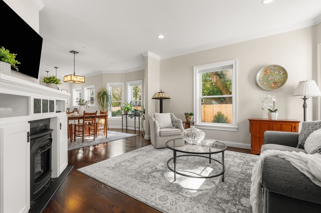 7 Court Street Pl, Arlington, Massachusetts, 3 Bedrooms Bedrooms, 7 Rooms Rooms,2.5 BathroomsBathrooms,Residential,For Sale,Court Street Pl,73444923