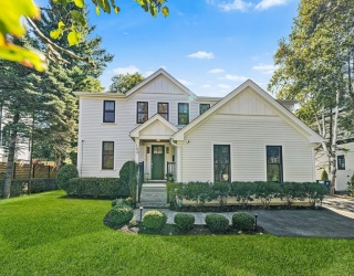 102 Thurston Rd, Newton, Massachusetts, 5 Bedrooms Bedrooms, 11 Rooms Rooms,3.5 BathroomsBathrooms,Residential,For Sale,Thurston Rd,73435141