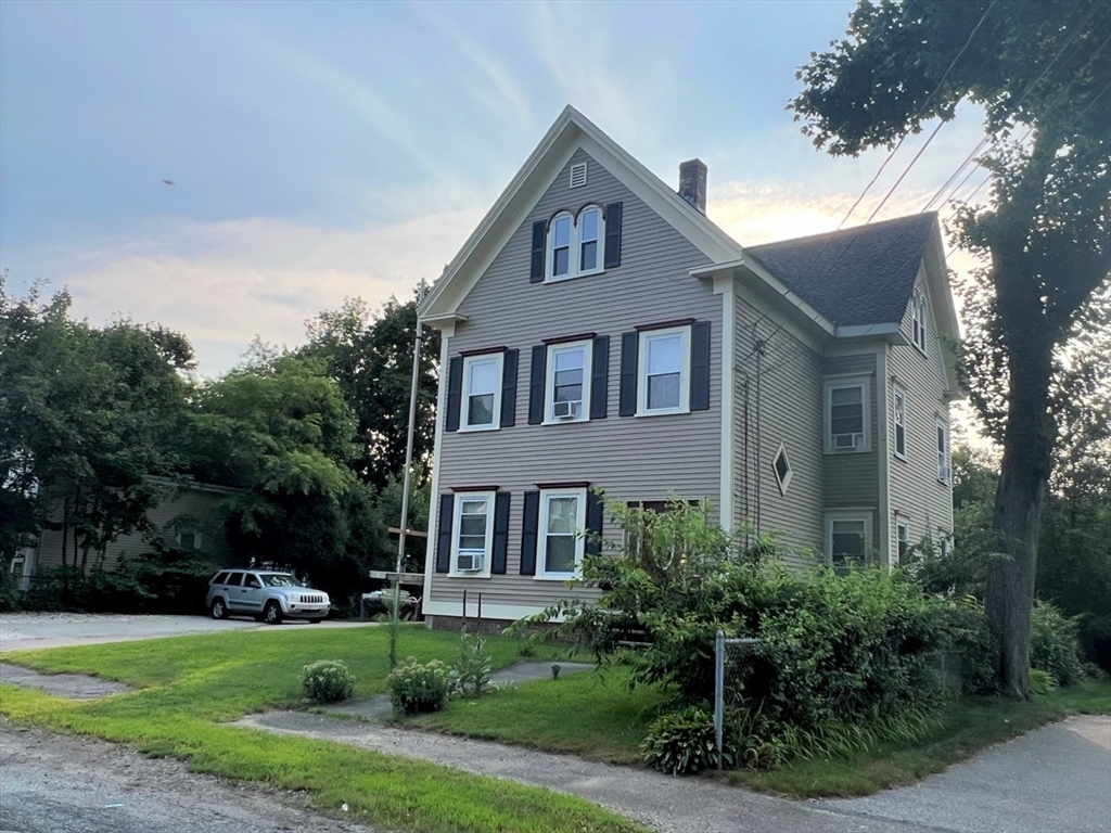 12 Myrtle Street, Middleboro, Massachusetts, 2 Bedrooms Bedrooms, 4 Rooms Rooms,1 BathroomBathrooms,Residential Lease,For Rent,Myrtle Street,73463913