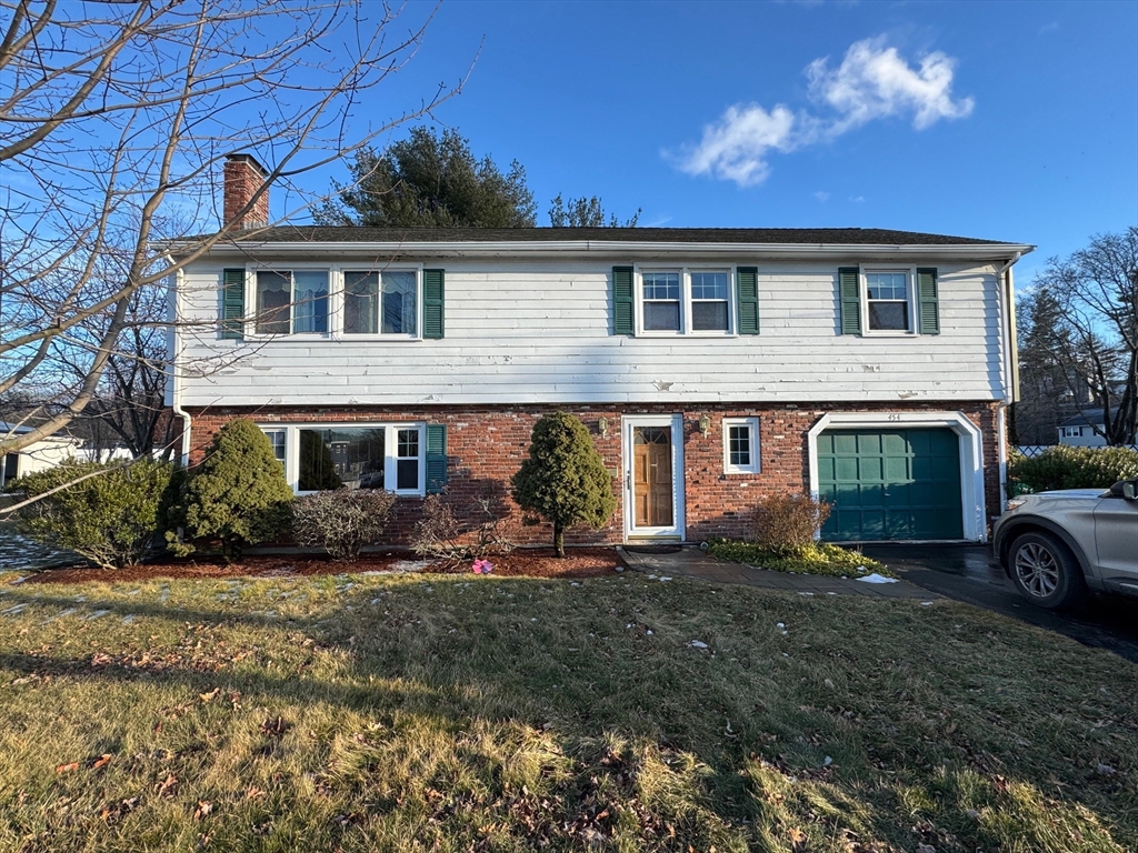 454 Lexington St, Woburn, Massachusetts, 3 Bedrooms Bedrooms, 7 Rooms Rooms,1.5 BathroomsBathrooms,Residential,For Sale,Lexington St,73466802