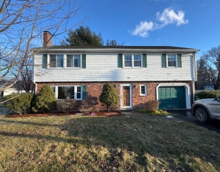 454 Lexington St, Woburn, Massachusetts, 3 Bedrooms Bedrooms, 7 Rooms Rooms,1.5 BathroomsBathrooms,Residential,For Sale,Lexington St,73466802