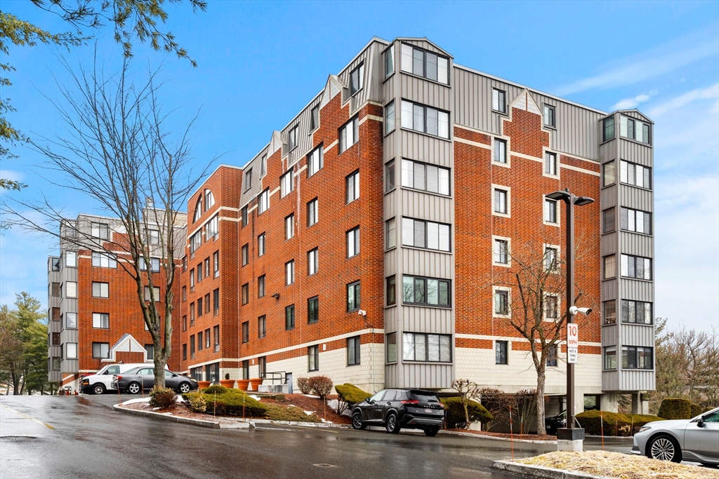 100 Ledgewood Dr, Stoneham, Massachusetts, 1 Bedroom Bedrooms, 4 Rooms Rooms,1 BathroomBathrooms,Residential,For Sale,Ledgewood Dr,73466812