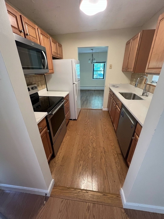 16 Winter St, Waltham, Massachusetts, 2 Bedrooms Bedrooms, 5 Rooms Rooms,2 BathroomsBathrooms,Residential Lease,For Rent,Winter St,73466824