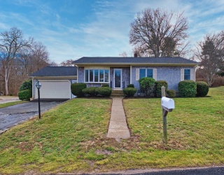 10 Richard Alan Rd, Dartmouth, Massachusetts, 3 Bedrooms Bedrooms, 6 Rooms Rooms,1 BathroomBathrooms,Residential,For Sale,Richard Alan Rd,73466827