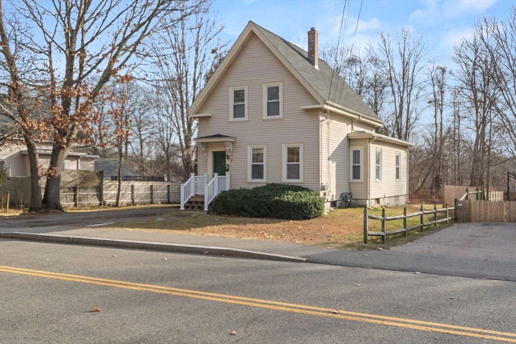 74 Forest St, Whitman, Massachusetts, 5 Bedrooms Bedrooms, 10 Rooms Rooms,2 BathroomsBathrooms,Residential Income,For Sale,Forest St,73466763
