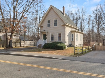 74 Forest St, Whitman, Massachusetts, 5 Bedrooms Bedrooms, 10 Rooms Rooms,2 BathroomsBathrooms,Residential Income,For Sale,Forest St,73466763