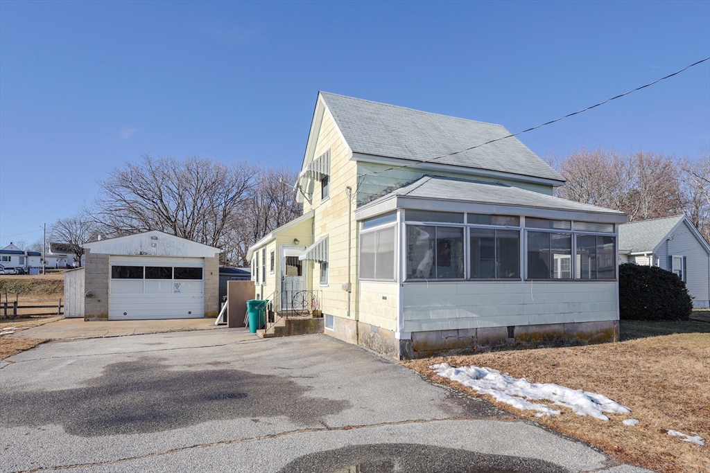 75 Ottawa St., Attleboro, Massachusetts, 2 Bedrooms Bedrooms, 4 Rooms Rooms,1 BathroomBathrooms,Residential,For Sale,Ottawa St.,73466838