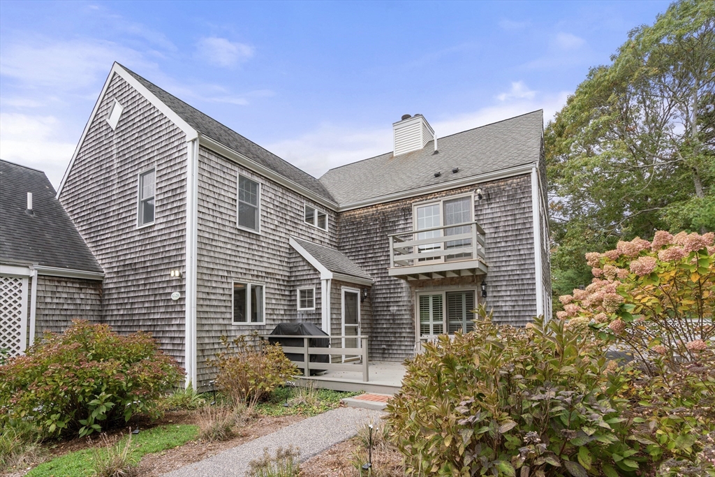 28 Chilmark Dr, Falmouth, Massachusetts, 2 Bedrooms Bedrooms, 6 Rooms Rooms,2.5 BathroomsBathrooms,Residential,For Sale,Chilmark Dr,73446071