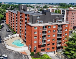 8 9th, Medford, Massachusetts, 2 Bedrooms Bedrooms, 5 Rooms Rooms,2 BathroomsBathrooms,Residential,For Sale,9th,73466723