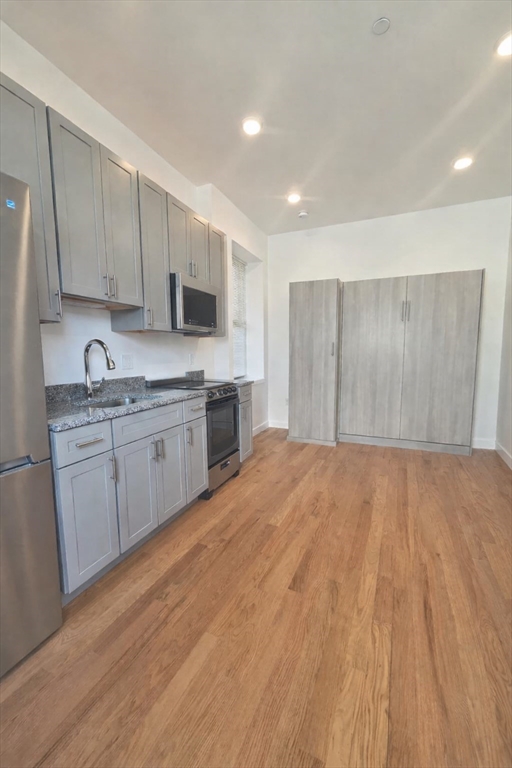 165 Hawthorne, Chelsea, Massachusetts, 1 Room Rooms,1 BathroomBathrooms,Residential Lease,For Rent,Hawthorne,73466749