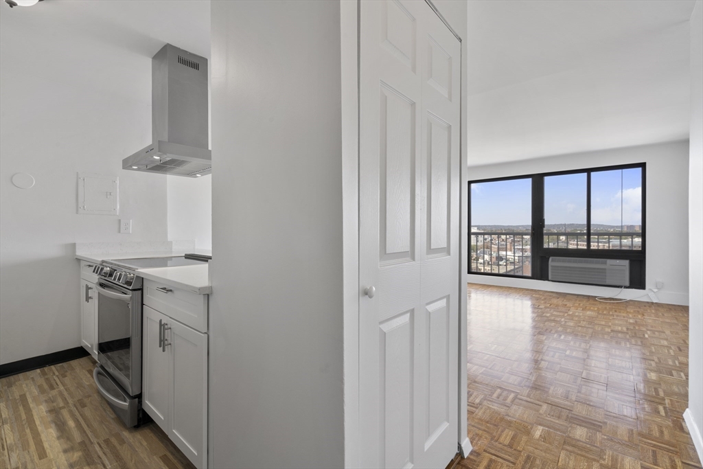 1105 Massachusetts Ave, Cambridge, Massachusetts, 2 Bedrooms Bedrooms, 4 Rooms Rooms,1 BathroomBathrooms,Residential Lease,For Rent,Massachusetts Ave,73466753