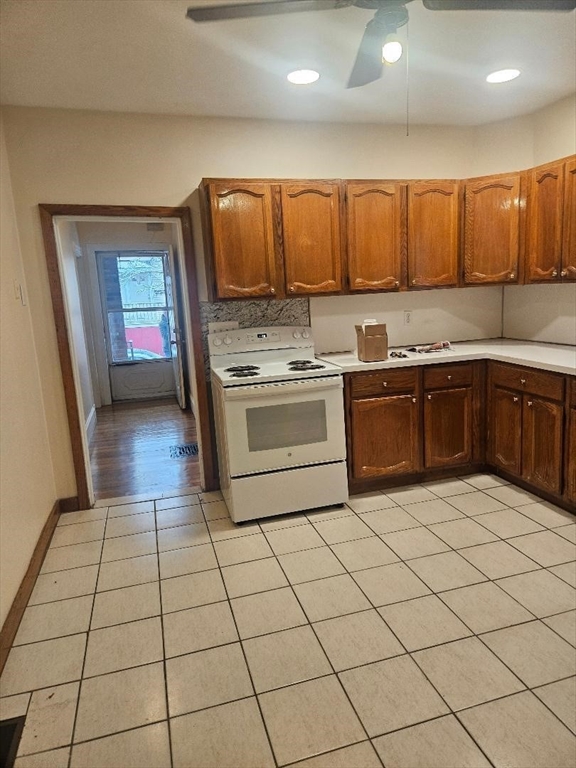 32 Valley, Everett, Massachusetts, 2 Bedrooms Bedrooms, 4 Rooms Rooms,1 BathroomBathrooms,Residential Lease,For Rent,Valley,73466768