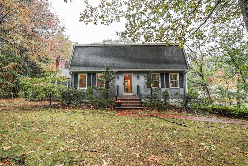 12 Farnum St, North Andover, Massachusetts, 4 Bedrooms Bedrooms, 8 Rooms Rooms,3 BathroomsBathrooms,Residential,For Sale,Farnum St,73443432