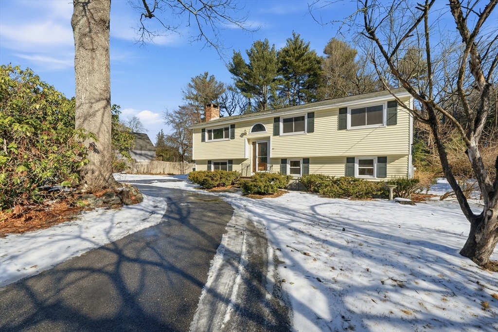43 Little John Drive, Billerica, Massachusetts, 3 Bedrooms Bedrooms, 8 Rooms Rooms,1 BathroomBathrooms,Residential Lease,For Rent,Little John Drive,73466943